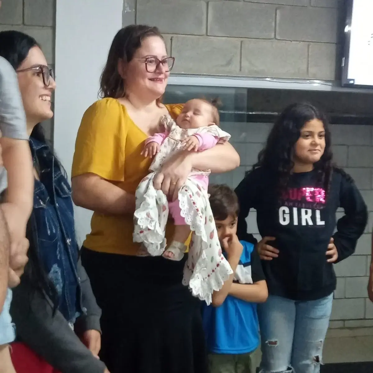 Imagem de pessoas na igreja