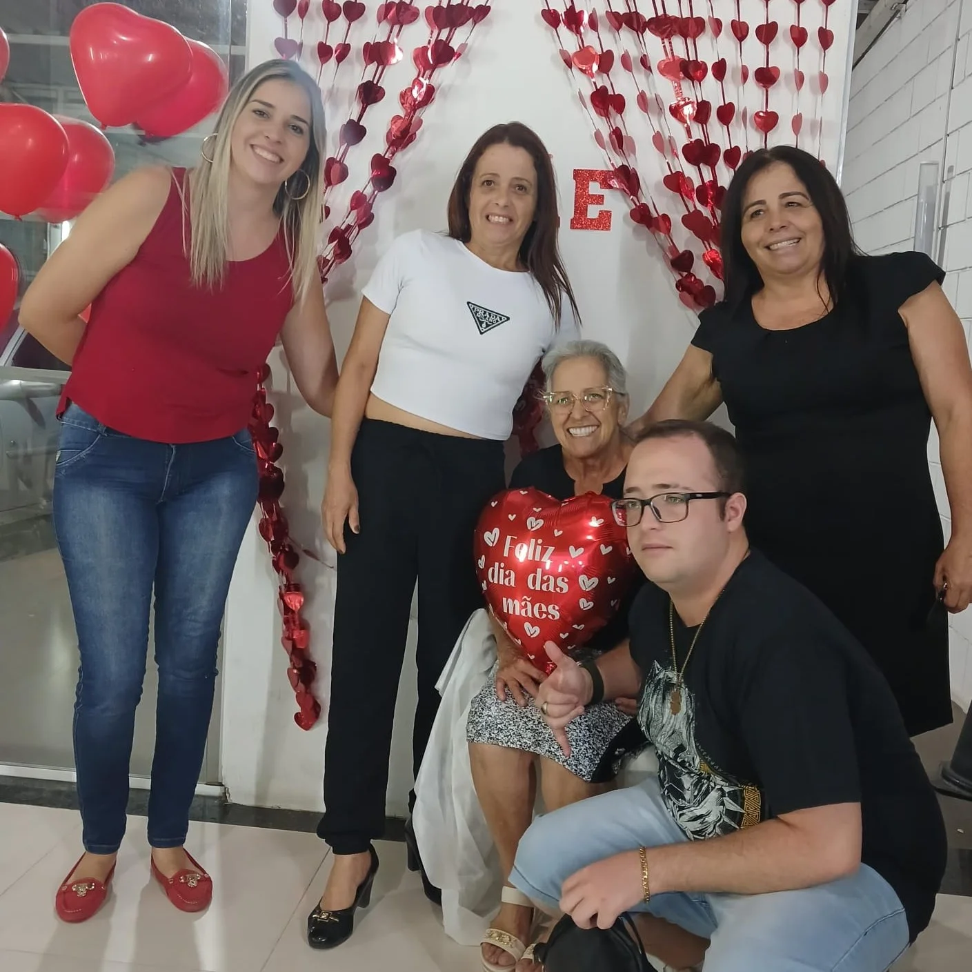 Imagem de pessoas na igreja